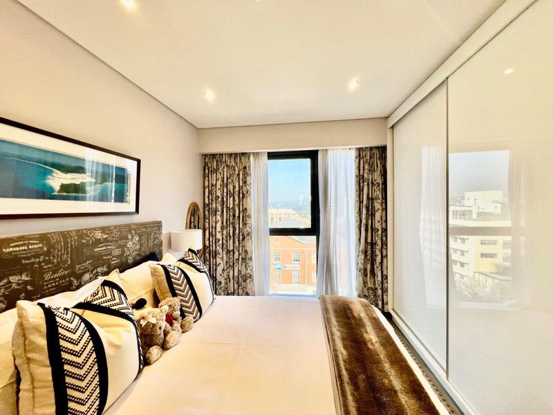 Luxury Meets Convenience in Rosebank’s Manhattan-Inspired Residence - Photo 4