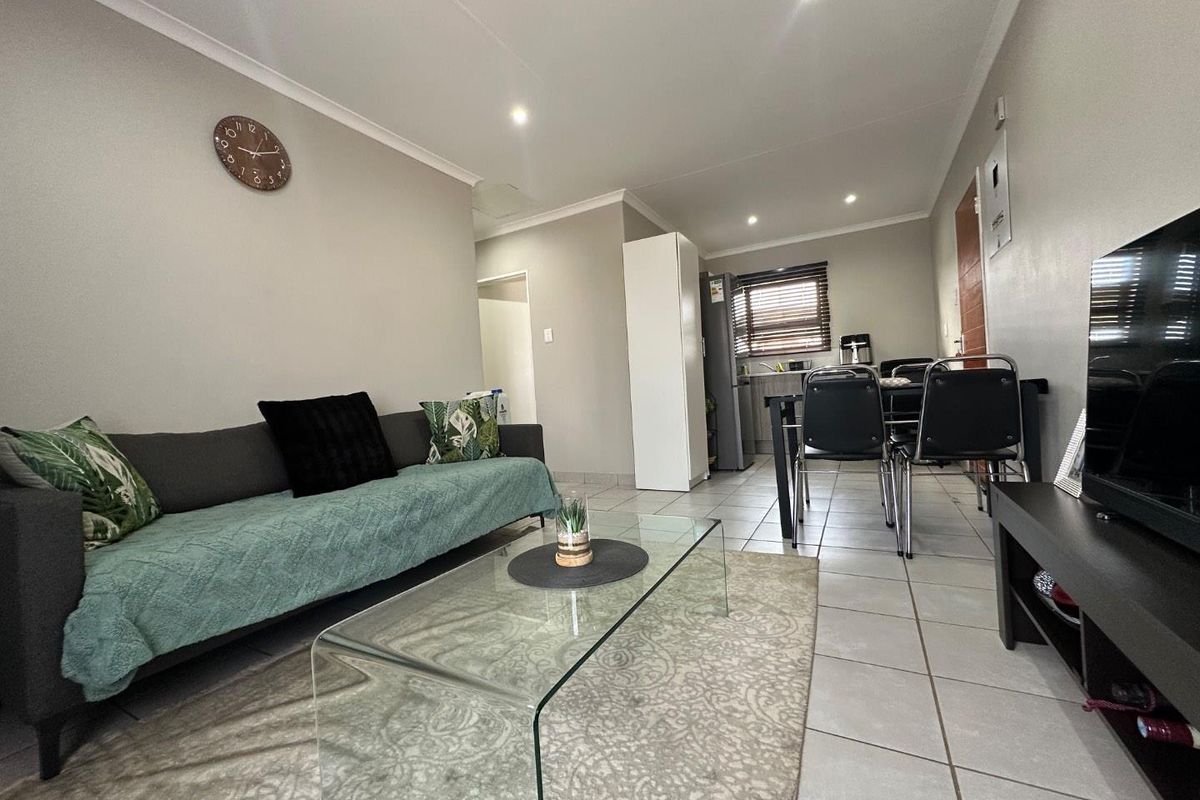 Lovely 2-Bedroom Townhouse For Sale in Chessington Complex in Dawn Park - Photo 5