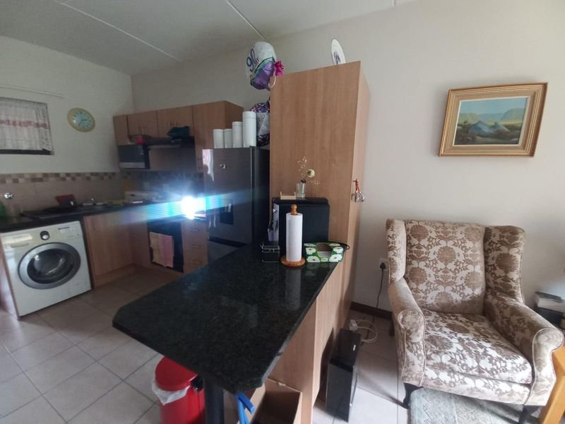 1 BEDROOMED RETIREMENT UNIT FOR SALE IN BRENTWOOD PARK - Photo 4