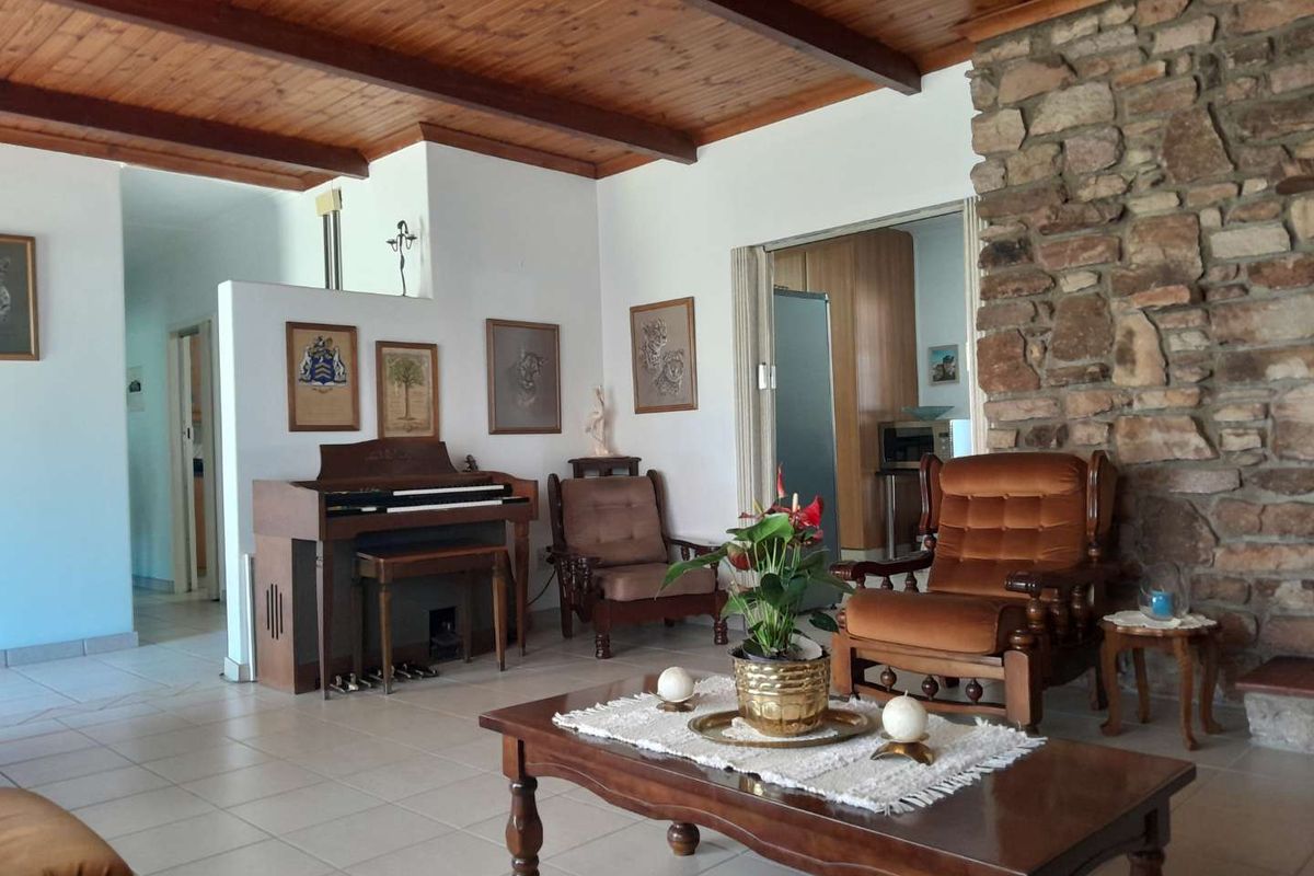 Well maintained 4 Bedroom Family Home - Photo 3