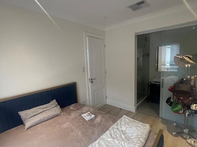 Hyde Park Château Villa ~ A Quiet Expression of Legacy - Photo 10