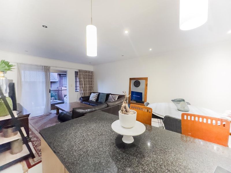 2 Bedroom Simplex with a Private Garden - Photo 7