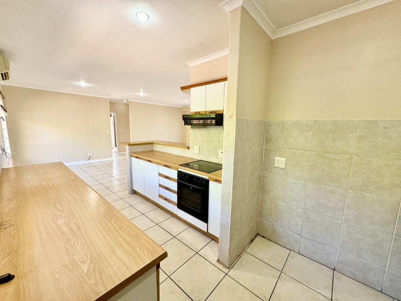 Hendra Estates - Stunning Townhouse With Sublime Sea Views For Sale In La Lucia - Photo 8