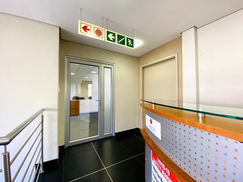 Professional Office Space in Fourways, Waterford Office Park – Semi-Furnished! - Photo 3