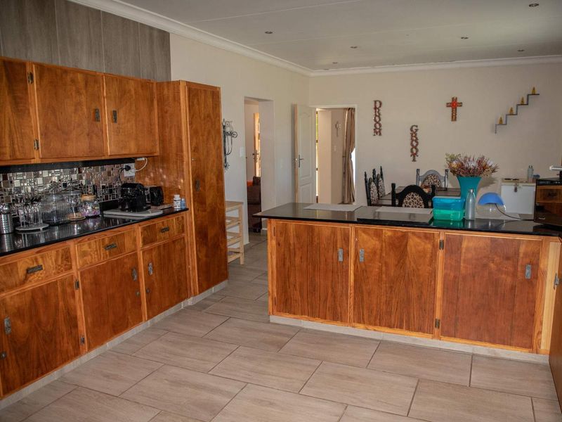 Beautifully Renovated 4-Bedroom Family Home – Modern Comfort & Style - Photo 8