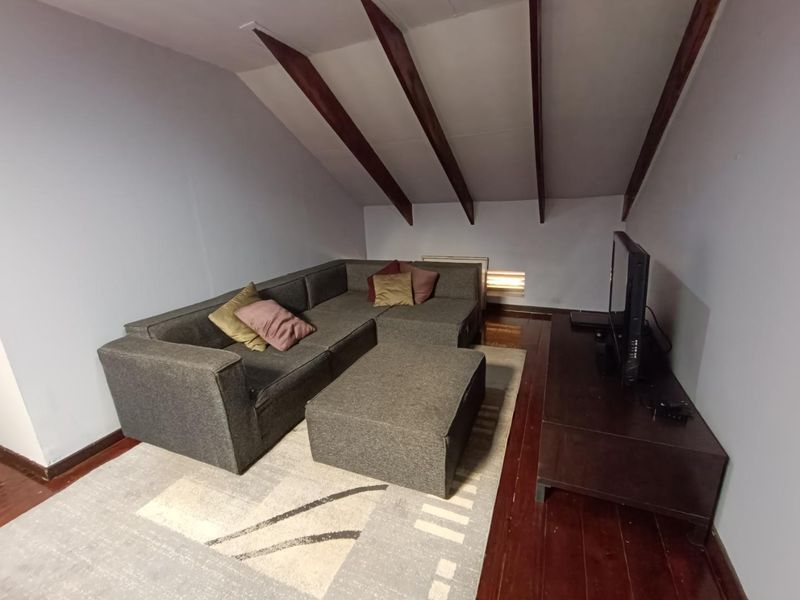 CLUBVIEW - 3 BEDROOMS - 2 FULL BATHROOMS - 2 LOCK-UP GARAGES - Photo 9