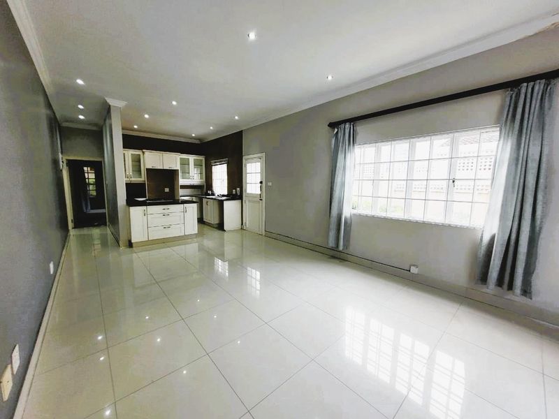 **Charming Two-Bedroom Apartment in the Heart of Musgrave** - Photo 3