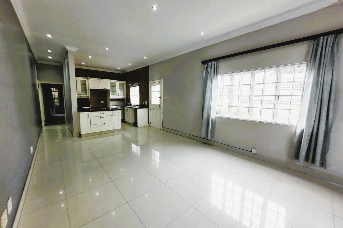 **Charming Two-Bedroom Apartment in the Heart of Musgrave** - Photo 3