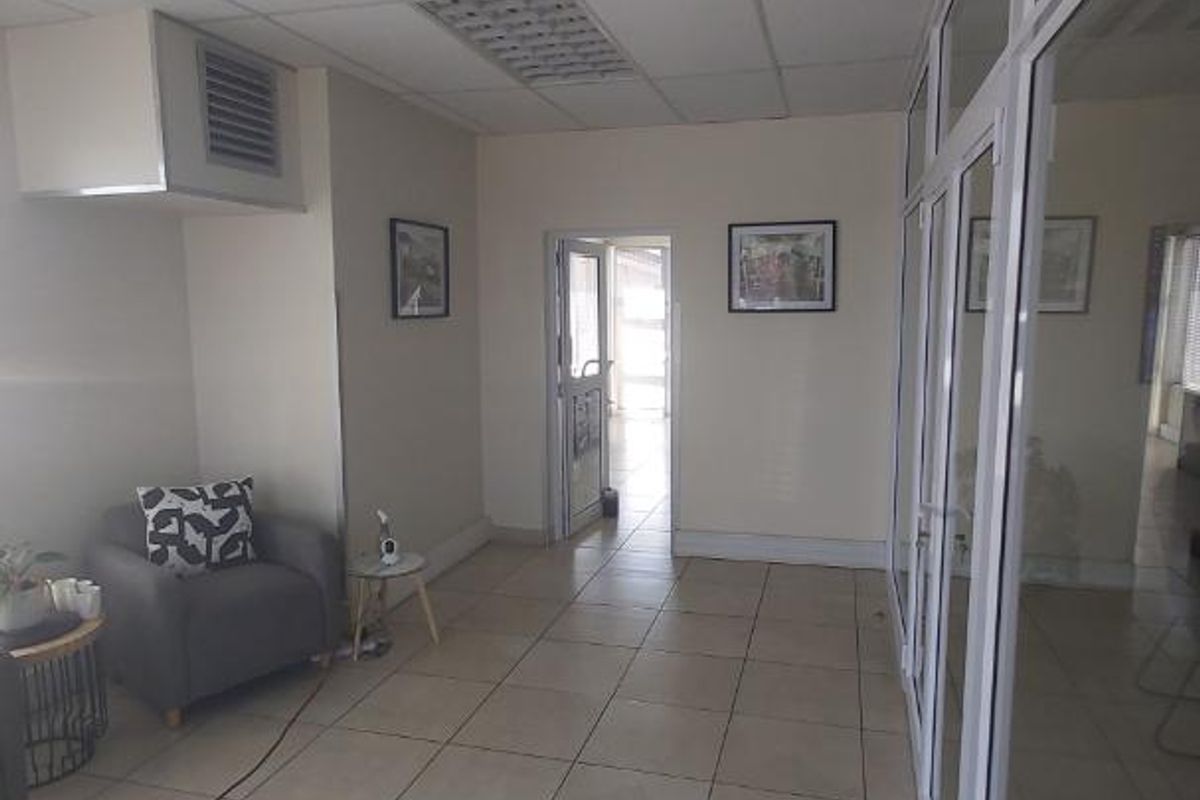 Warehouse/office facility to let in Newton Park - Photo 4