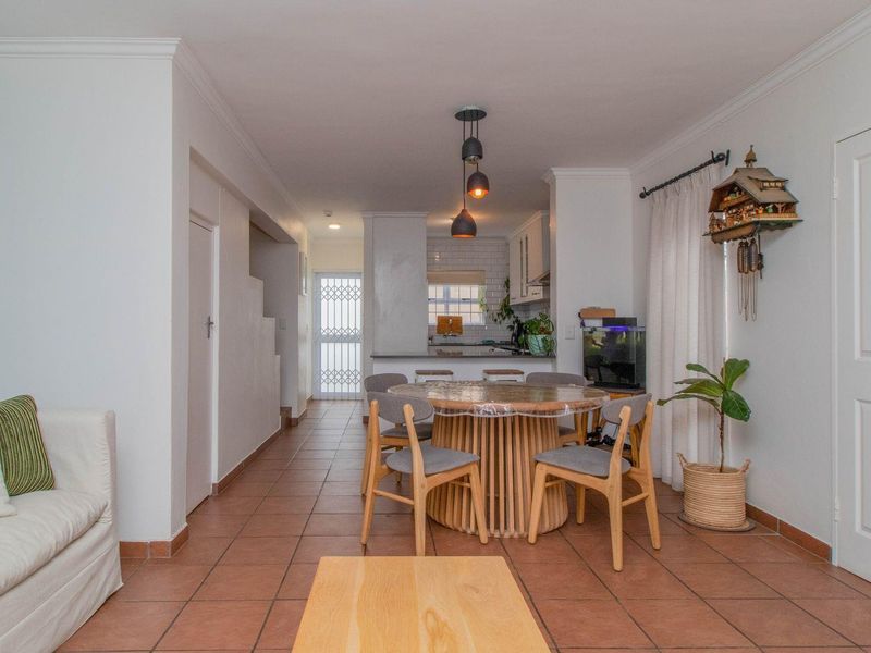 SPECTACULAR TOWNHOUSE IN SOUGHT AFTER LAKESIDE - Photo 8