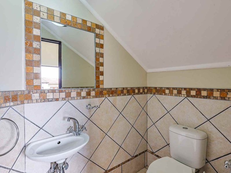 Sophisticated Luxury Living on the Fairway – Waterkloof Golf Estate - Photo 8