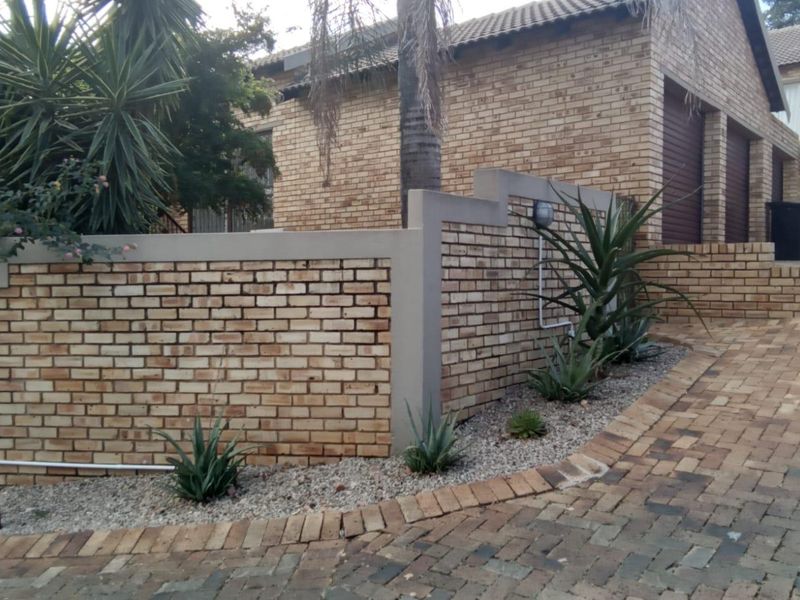The Perfect Start or Smart Downscale – Secure,  and Well Located! - Photo 3