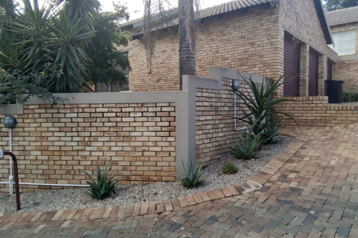 The Perfect Start or Smart Downscale – Secure,  and Well Located! - Photo 3