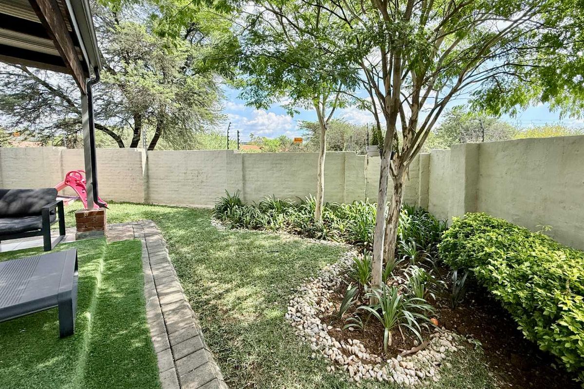 Modern Secure and Private 3 bedroom cluster - Photo 3