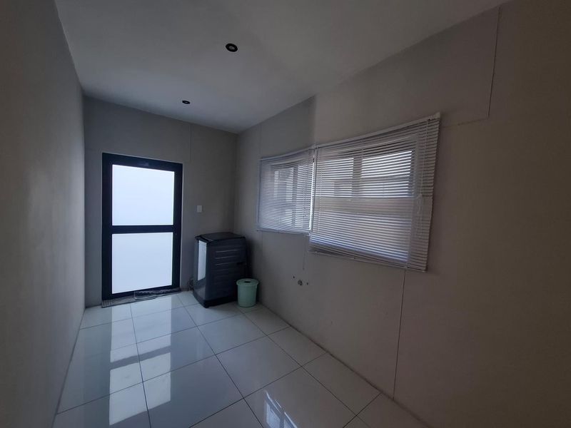 🏡 FOR SALE | DOUBLE-STORY HOUSE IN CIMBEBASIA 💰 N$ 2,850,000 Excluding Costs - Photo 4