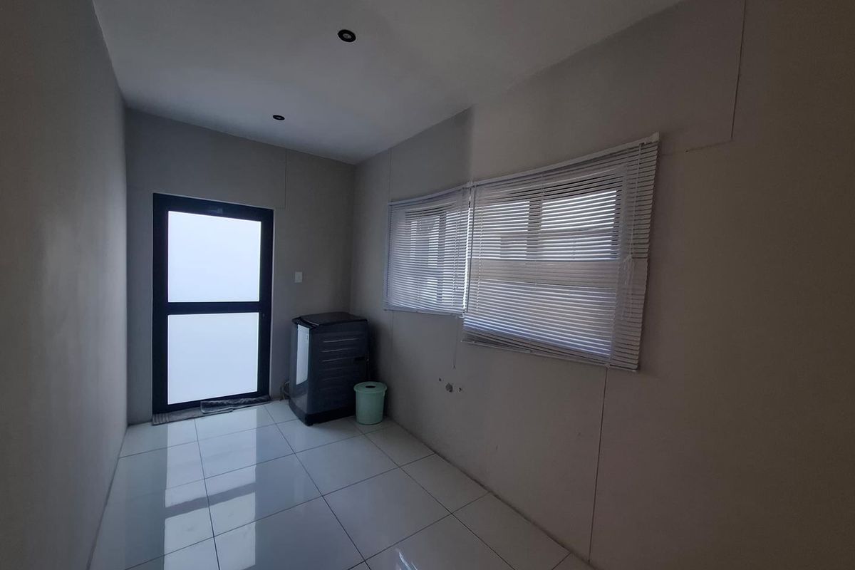 🏡 FOR SALE | DOUBLE-STORY HOUSE IN CIMBEBASIA 💰 N$ 2,850,000 Excluding Costs - Photo 4