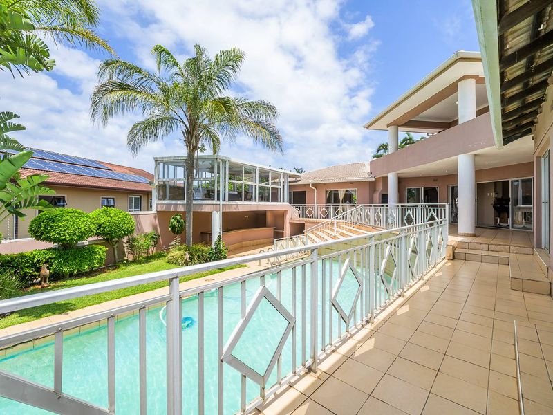 Luxurious 4 Bedroom Coastal Villa with Sea Views! - Photo 4