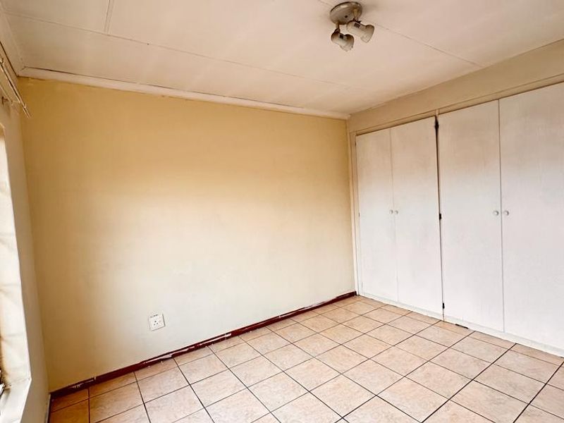 Charming 2-Bedroom Apartment - Photo 9