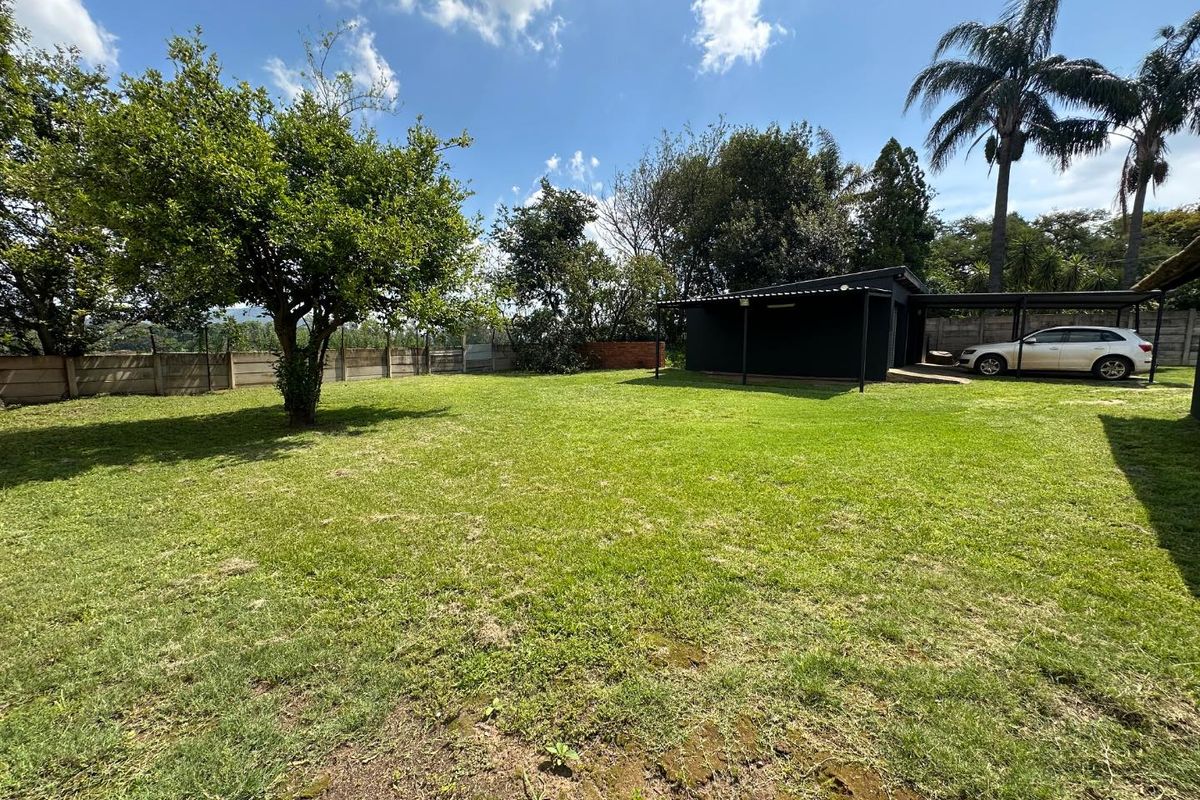 4 BEDROOM FAMILY HOME WITH BACHELOR FLAT - Photo 4