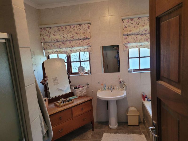 SOUGHT AFTER SECURITY ESTATE ! MAKE AN OFFER! - Photo 5