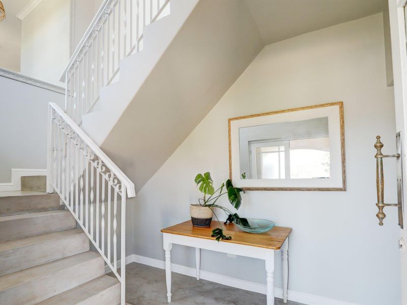 24 hour manned security! 4 bedroom, 3 bathroom Townhouse - Photo 3