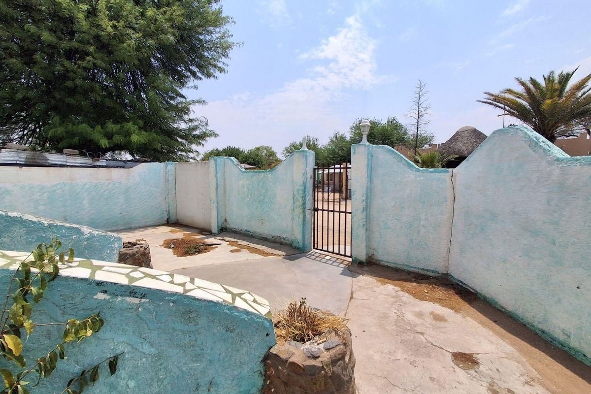 3 bedroom house for sale in Okahandja - Photo 4