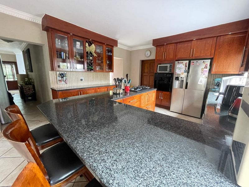 BEAUTIFUL FAMILY HOME FOR SALE IN HIGHLY SOUGHT-AFTER AERO RAND!! - Photo 9