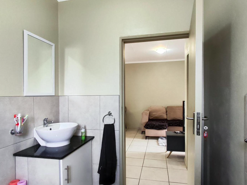 Two-bedroom apartment for Sale - Photo 10