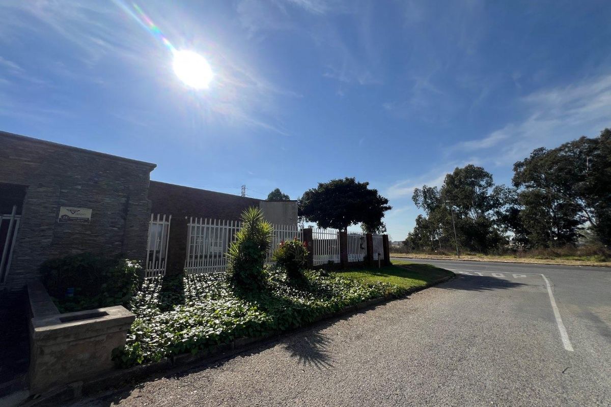 Modern, Secure, and Centrally Located Family Home in Reigerpark - Photo 2