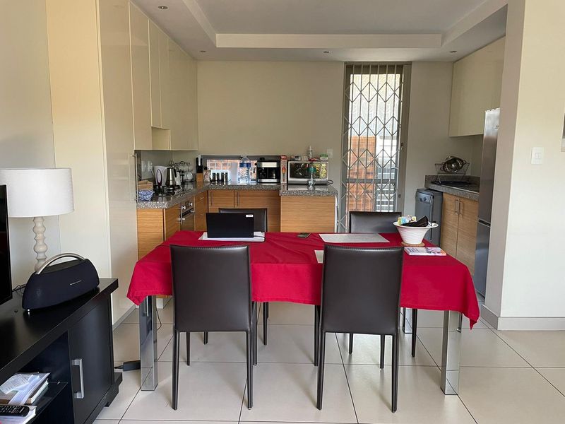 MODERN 3-BEDROOM HOME - BROOKLYN - Photo 2