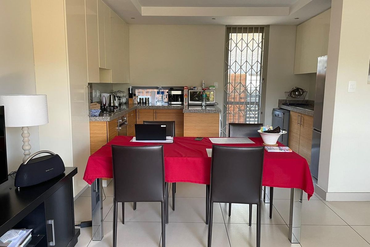 MODERN 3-BEDROOM HOME - BROOKLYN - Photo 2