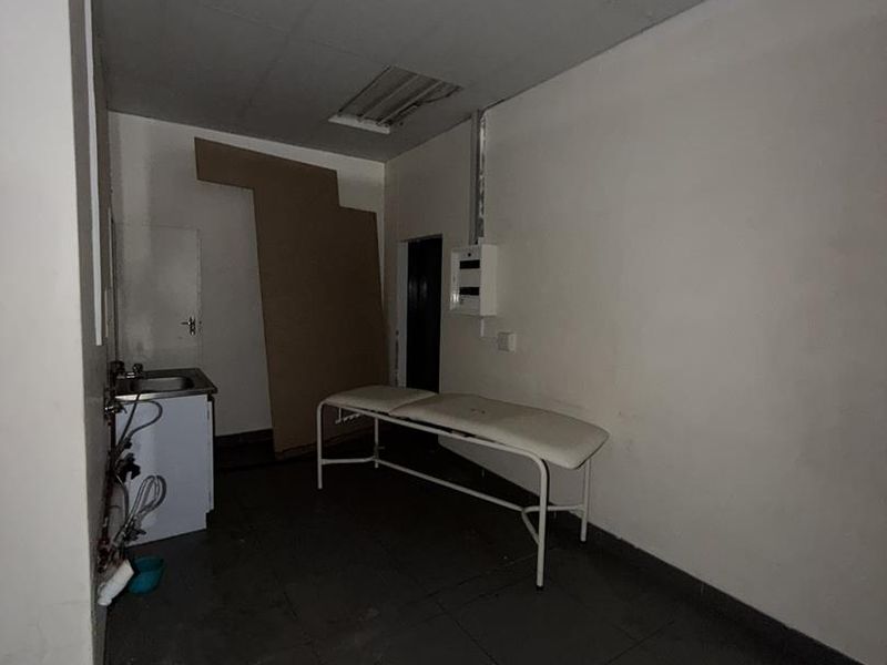 70 Sqm RETAILS SPACE ON SPECIAL TO RENT IN PRETORIA FOR R 5999.00 PM AVAILABLE IMMEDIATELY. - Photo 8