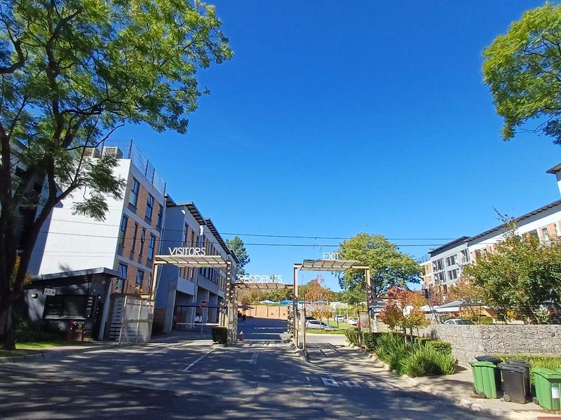 Sky-High Sunshine & Braai: Ferndale’s Fun-Loving Loft! - Photo 2