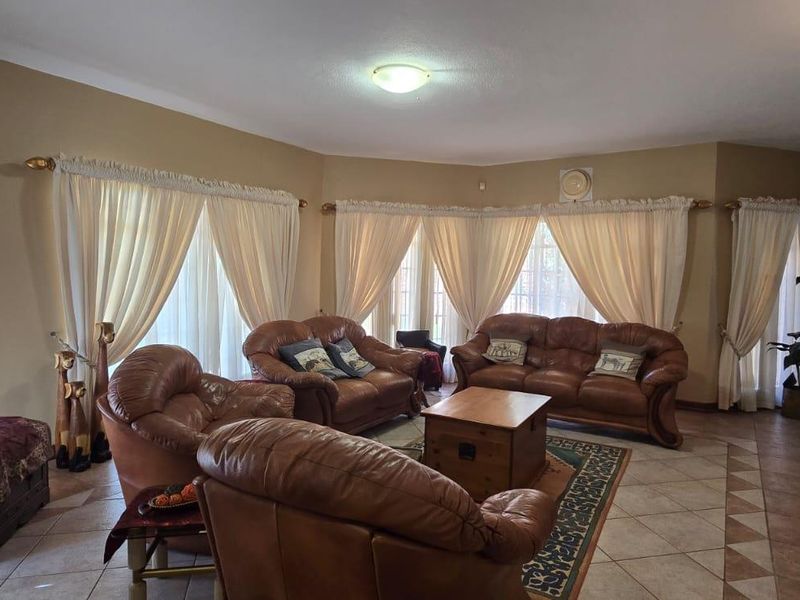 Lovely 6 Bedroom House for Sale in Amandasig - Photo 7