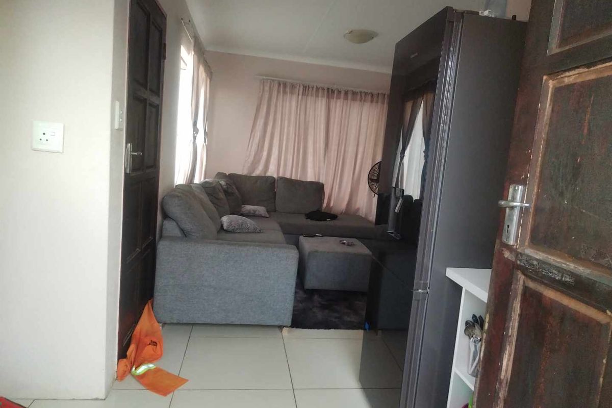 2 bedrooms house for sale in Soshanguve VV - Photo 3