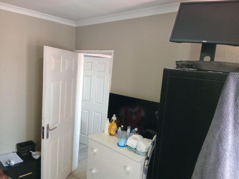 House For Sale in Albemarle Ext 1, Albemarle, Germiston - Photo 5