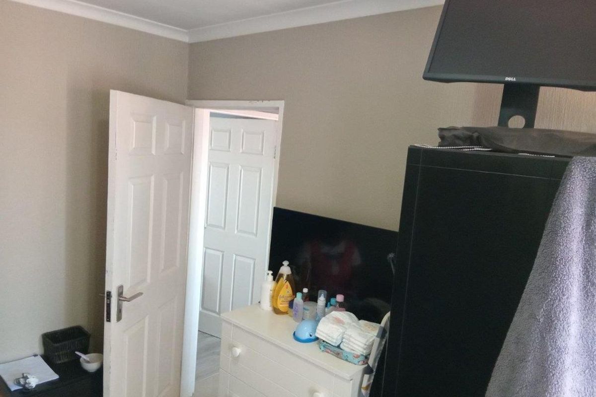 House For Sale in Albemarle Ext 1, Albemarle, Germiston - Photo 5