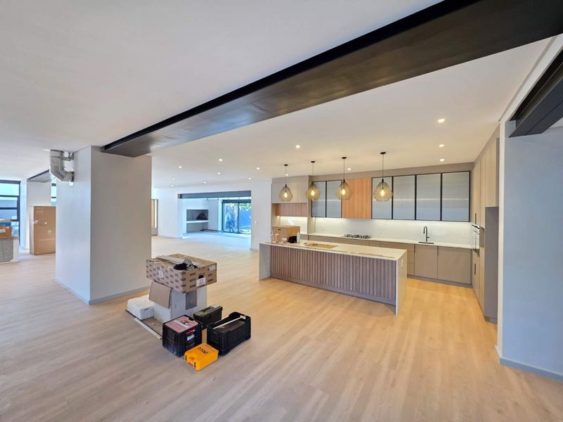 Exceptional 6-Bedroom Family Home in Sought-After Die Boord, Stellenbosch - Photo 5