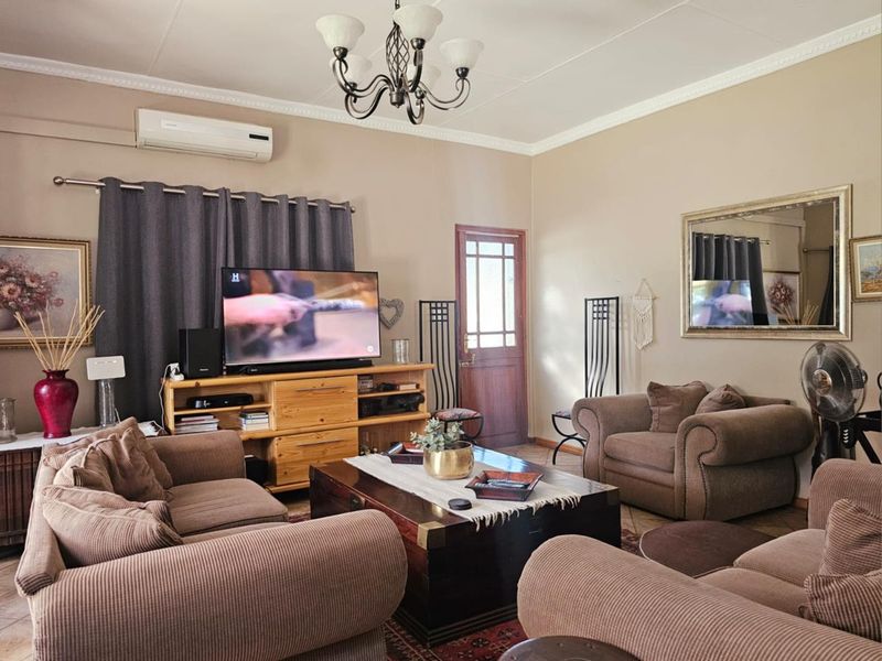Elegant Sandstone Home with Flair and Family Appeal and a Flatlet - Photo 4