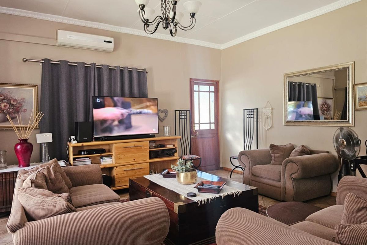 Elegant Sandstone Home with Flair and Family Appeal and a Flatlet - Photo 4