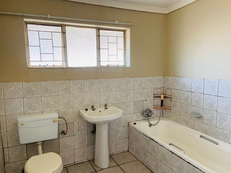 Charming 1 Bedroom Garden Cottage - Photo 6