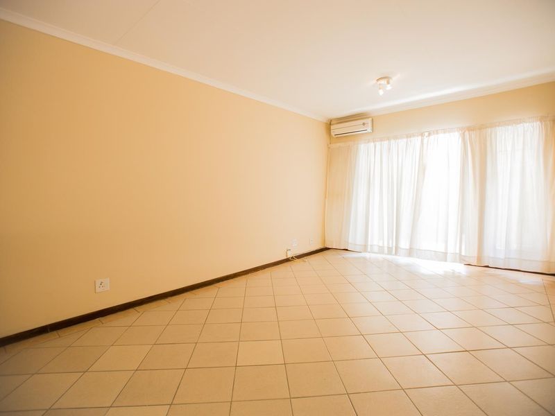 3 Bedroom Simplex with Private Garden - Photo 3