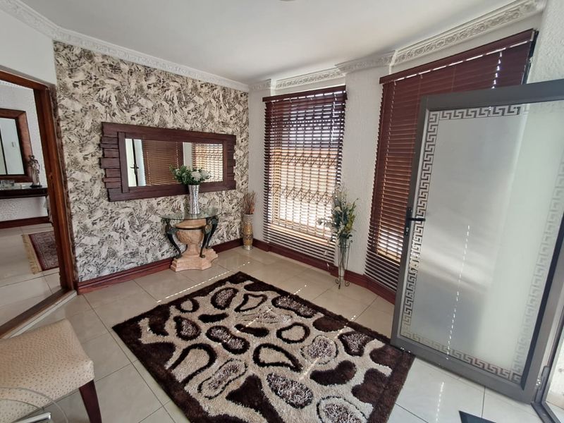 4 Bedroom House for Sale in Brackendowns - Photo 2