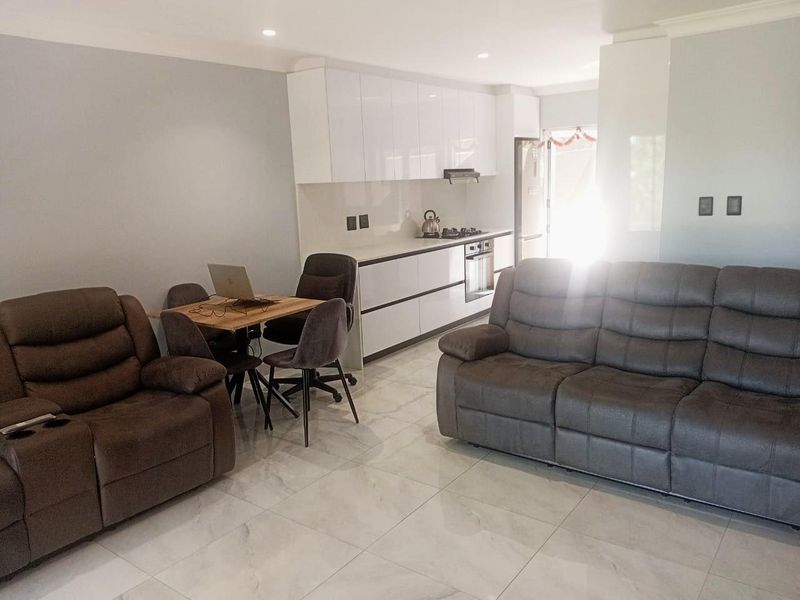 Renovated and modern cat friendly 2 bed 1 bath townhouse available 1 Feb 2026 - Photo 6