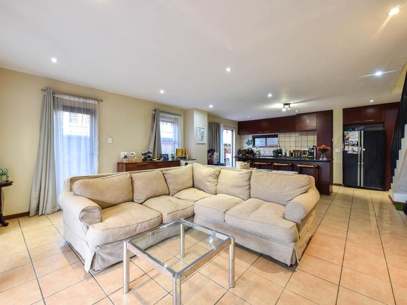 Modern 3-Bedroom Simplex in Secure Olympus Estate - Photo 6