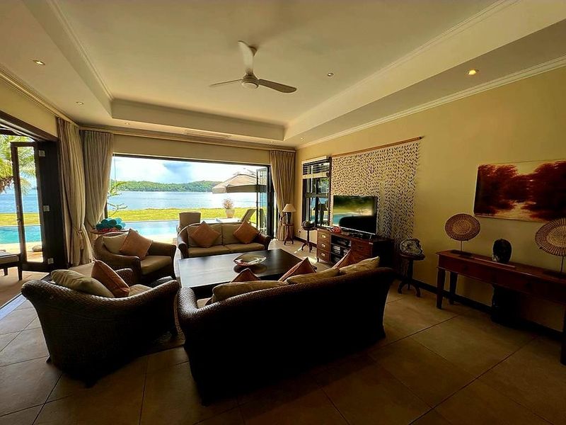Exceptional Eden Island Villa in unbeatable position - Photo 5