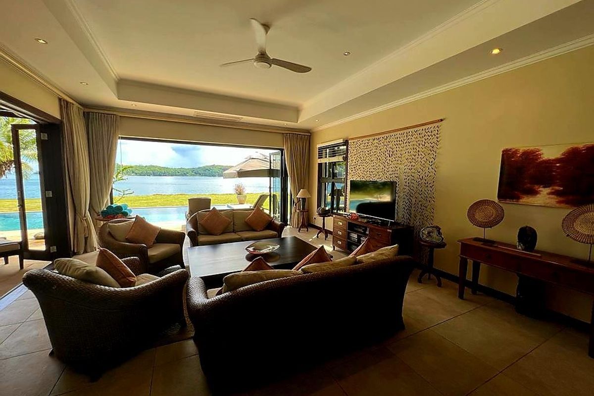 Exceptional Eden Island Villa in unbeatable position - Photo 5