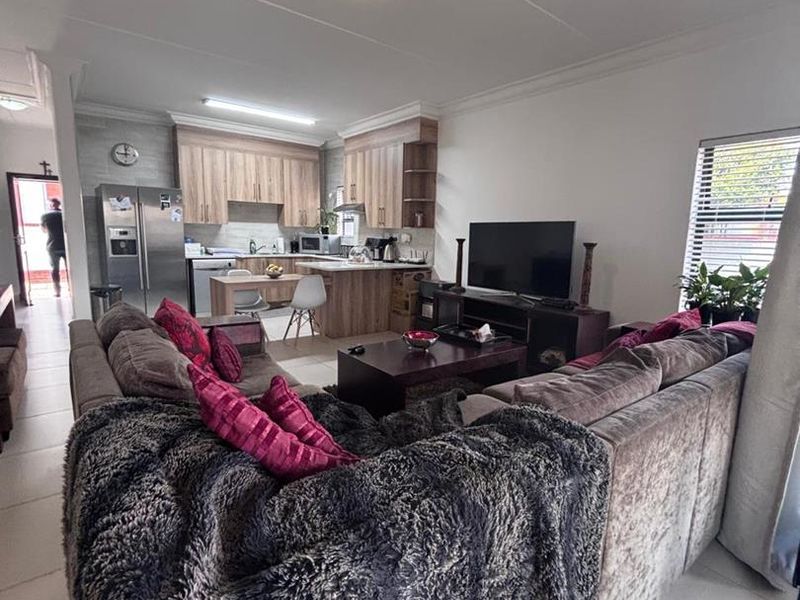 3-Bedroom Family Home in Meyersdal Nature Estate-Secure & Stylish - Photo 5