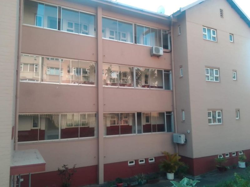 Low Levies and well priced beautiful apartment in a Well-Maintained Block - Ocean View Bluff - Photo 4
