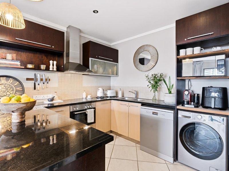 Furnished Spacious 1 Bed with Balcony & Views Available 3 May - Photo 7